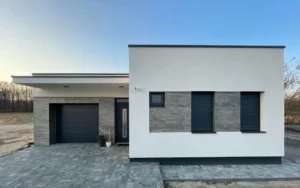 Kőfurnér ultrakönnyű falburkolat családi ház homlokzatszigetelésre a Stonebend kivitelezésében.