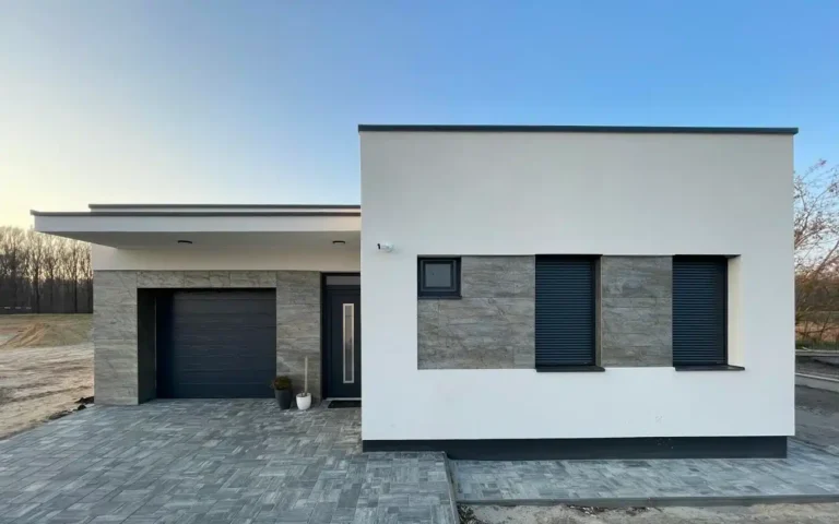 Kőfurnér ultrakönnyű falburkolat családi ház homlokzatszigetelésre a Stonebend kivitelezésében.